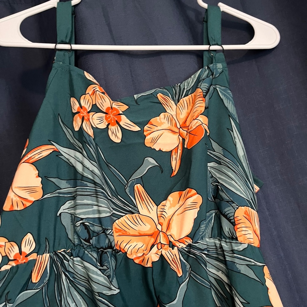 Square neck split hem dress size large/12 BloomChic